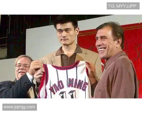 姚明难受表情背后的故事与情感解读引发球迷共鸣