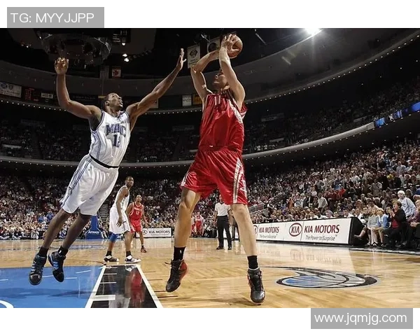 菜鸟球员在比赛中怒吼姚明引发热议展现年轻人的激情与挑战精神