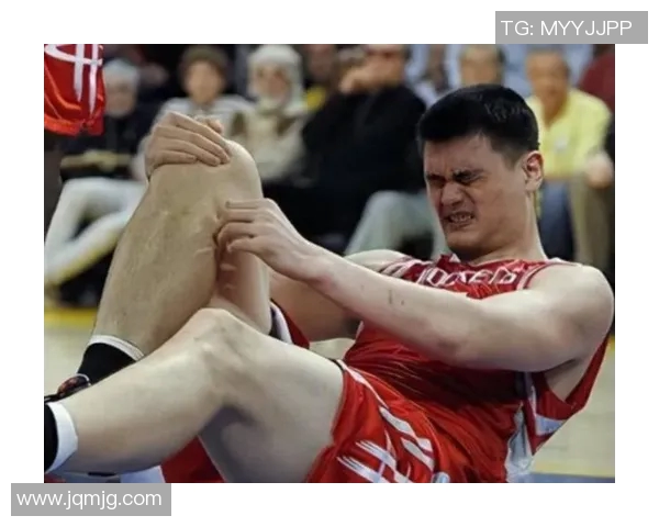 姚明无奈叹气瞬间被捕捉展现篮球巨星背后的辛酸与压力 姚明无奈叹气瞬间被捕捉展现篮球巨星背后的辛酸与压力