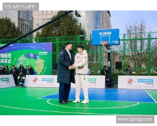 姚明身披盔甲勇闯篮球场展现不屈精神与强大气场 姚明身披盔甲勇闯篮球场展现不屈精神与强大气场