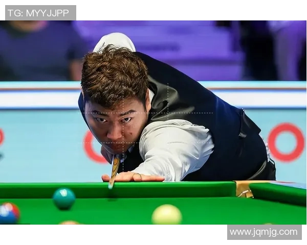 O型腿足球明星的传奇之路与运动生涯的挑战与成就分析 O型腿足球明星的传奇之路与运动生涯的挑战与成就分析