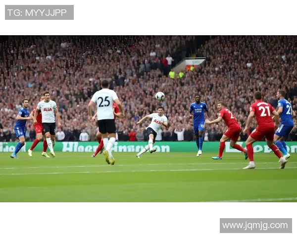 在绿茵场上继续闪耀的足球明星们的传奇故事与未来展望 在绿茵场上继续闪耀的足球明星们的传奇故事与未来展望