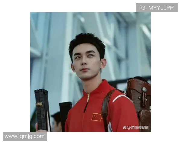 吴磊与足球明星合影欣赏全景大汇总，尽享球场魅力与青春风采