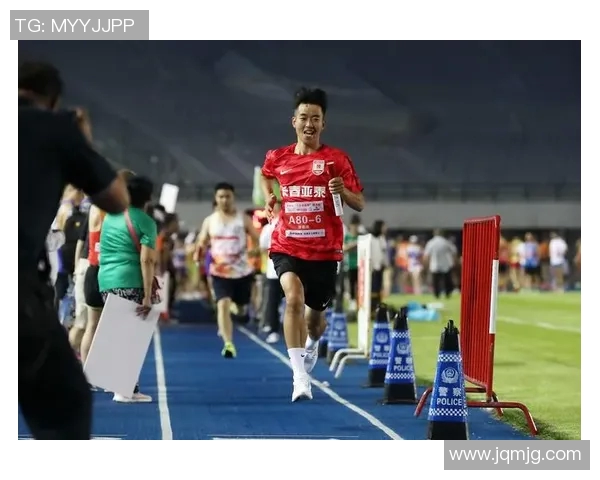 足球明星队携手慈善公益赛助力弱势群体共筑美好未来